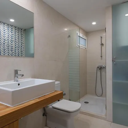 Front Papagayos Apartmán *